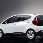 vue de profil d'une bluecar de bollore