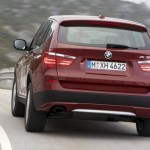 le bmw x3 2 pris en roulant de l'arrière