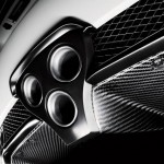 triple sortie d'échappement de la lexus lfa