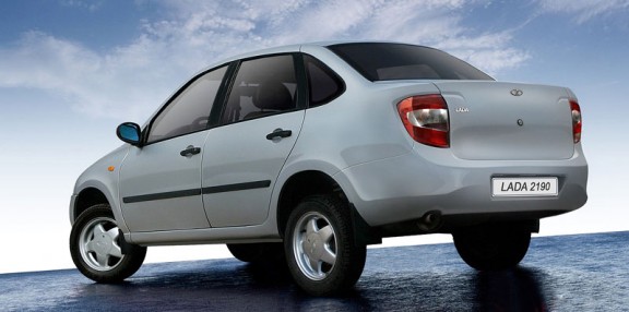 la lada granta en vue 3/4 arriere