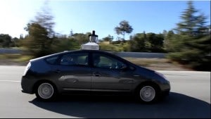 la toyota prius, la google car vue de profil
