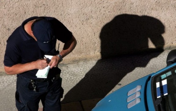 police de stationnement dressant un proces verbal