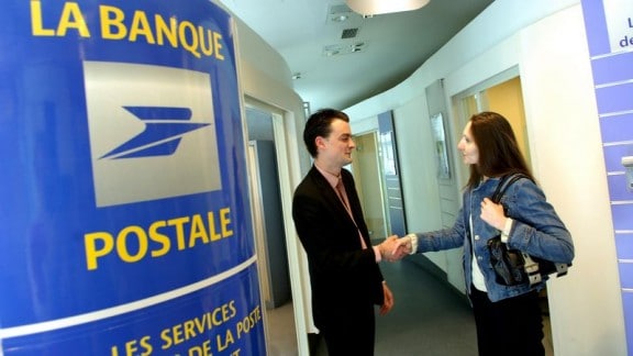 un conseiller a la poste assurance auto