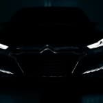 la citroen metropolis dans la nuit phares allumés