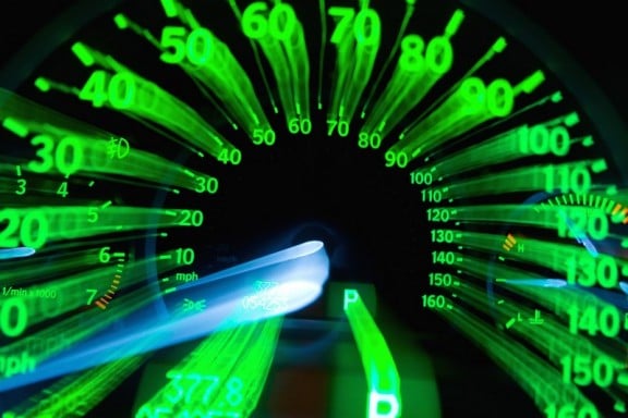 un compteur de vitesse avec un effet photographique