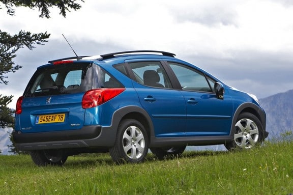 la peugeot 207 sw outdoor en vue 3/4 arriere