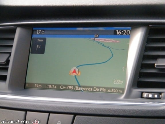 l'ecran du gps de la peugeot 508