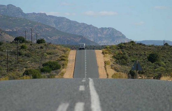 une route vallonnee