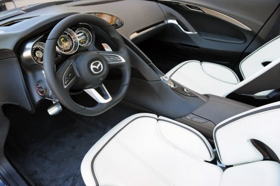 l'interieur de la mazda shinari