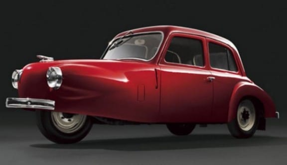 la daihatsu bee caractérisée par sa couleur rouge