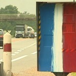 un radar automatique tagué aux couleurs du drapeau français