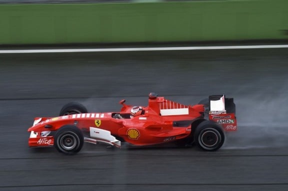 kimi raikkonen conduisant sa monoplace ferrari