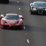 une ferrari enzo contre une bugatti veyron au gumball sur route