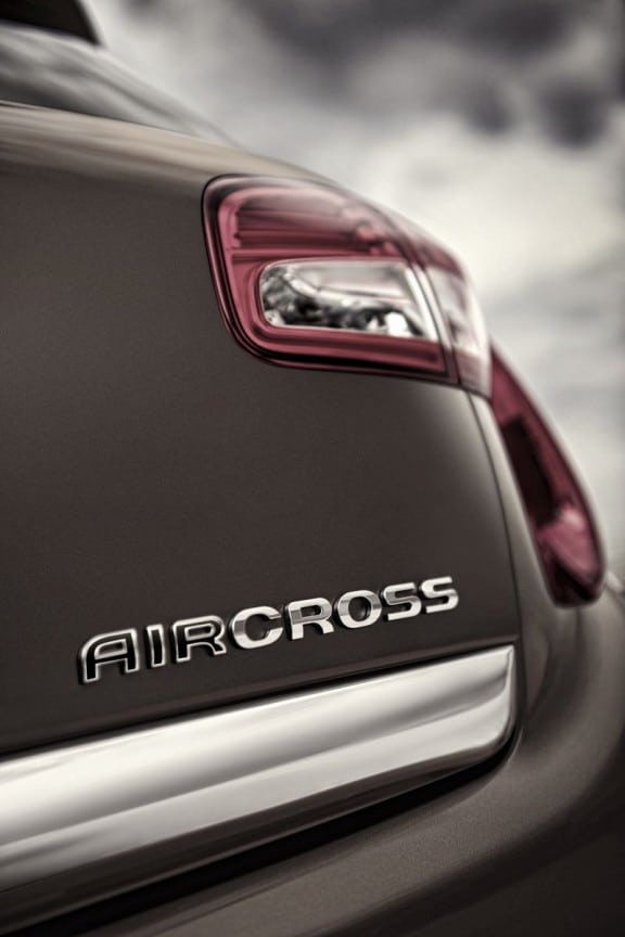 inscription "aircross" sur la corrosserie 