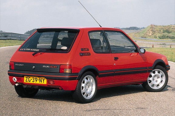 l'arriere restyle de la 205 gti