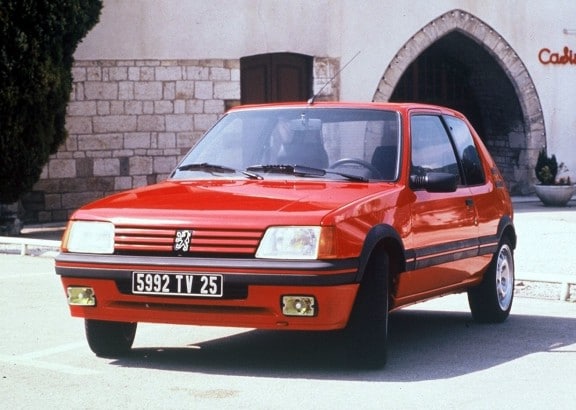 La peugeot 205gti rouge