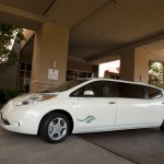 la nissan leaf limousine devant un hôtel