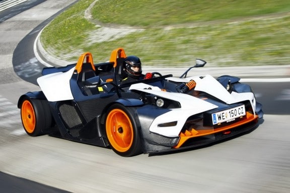 la KTM X Bow R Prototype 2011 sur circuit à pleine vitesse