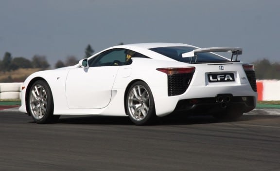 la lexus lfa sur piste