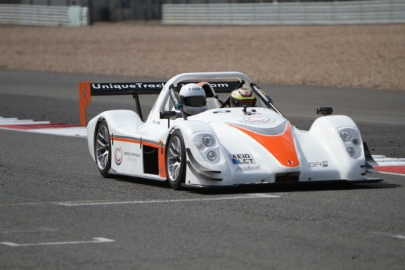 la Radical SR3 RS sur circuit en vue 3/4 avant