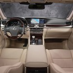 l'habitacle de la lexus ls restylee