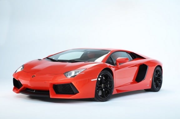 la lamborghini aventador lp 700-4 en vue 3/4 avant