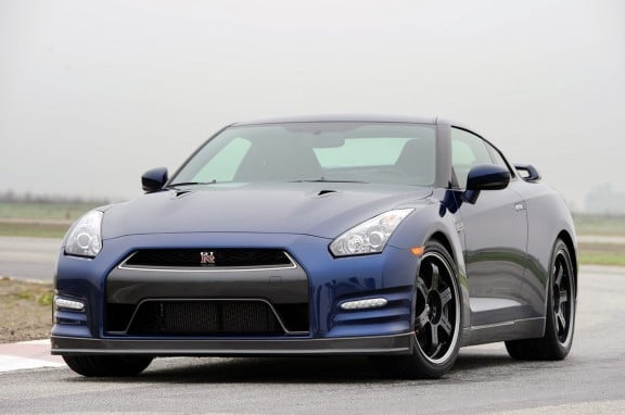 la nissan gt-r 2012 vue de l'avant
