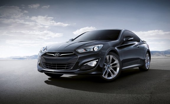 la hyundai genesis coupe 2013 en vue 3/4 avant