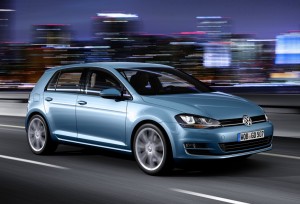 la vw golf vii roulant sur la route