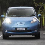 la face avant de la nissan leaf