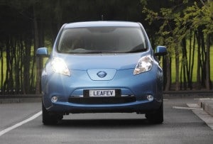 la face avant de la nissan leaf