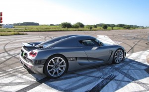 l'agera vue de côté