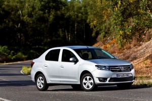 la nouvelle logan 2013 en vue 3/4 avant