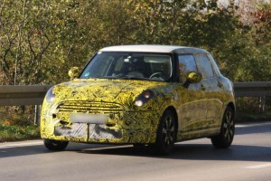 la future mini et ses 5 portes vue de l'avant