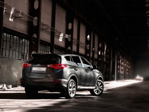 le toyota rav4 2013 en vue 3/4 arrière
