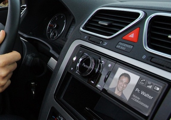 Auto-radio numerique Parrot Asteroid