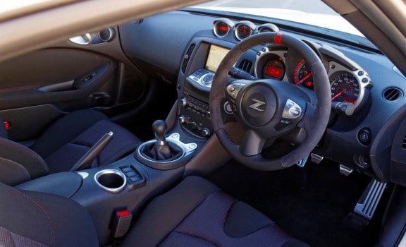 l'habitacle du nismo 370z