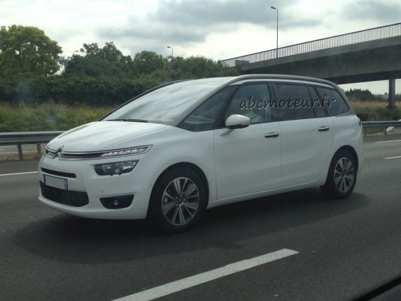 Les traits commun avec le C4 Picasso sont présents, mais à la fois d'autres détails le différencient