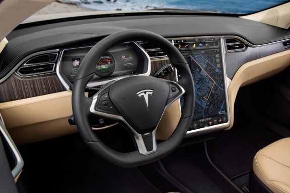 Un intérieur assez classe, avec le joyau de l'intérieur : l’écran tactile de 17"