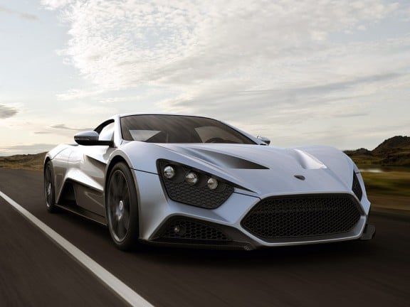 Le design automobile danois est réputé, ils leur manquait donc un constructeur afin de proposer une voiture 100 % danoise. C'est chose faite avec la supercar Zenvo ST1 et son style sans ressemblance avec la concurrence. La pari est osé et réussi, chapeau !