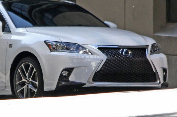 Lexus CT 200H restylée - Scoop - Calandre