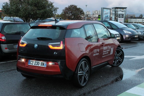 La BMW i3 mesure presque 4 mètres (3,99 m)