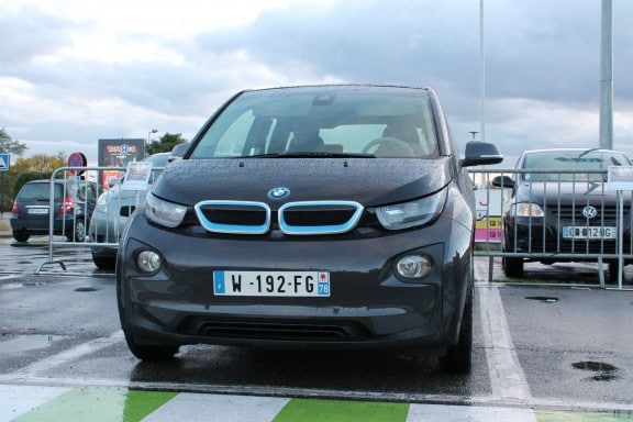 Voici la BMW du XXième siècle ! Catégorisée parmi les citadines, elle ne manque pas d'intriguer par son dessin particulier