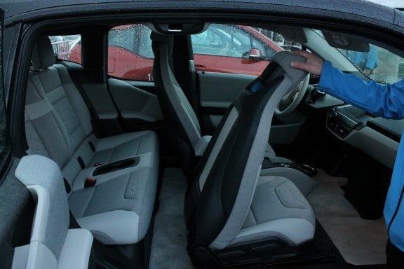 Finalement, comme sur une voiture avec deux portes, on est obligé de replier le siège. Drôle de logique de la part de BMW qui fait compliqué sur ce point
