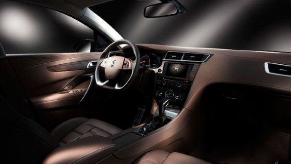 L'habitacle de la 5LS se veut bien fini et cossu. Il y aura des ressemblances avec la DS5