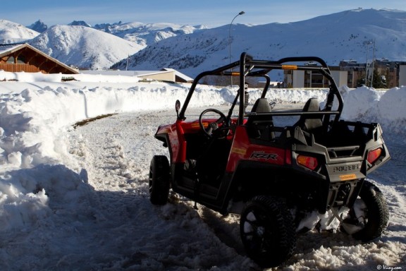 le polaris rzr vue de l'arriere