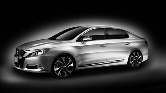 Certains donnent la Mercedes Classe C comme concurrente à la DS 5LS