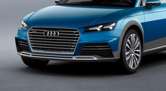 Le conducteur derrière le volant pourra choisir entre le mode EV (propulsion avec uniquement moteur électrique arrière pour une autonomie max de 50 km), Hybrid (moteur thermique + moteur électrique avant qui joue le rôle de générateur) et Sport (moteur électrique arrière + moteur thermique en mode boost)