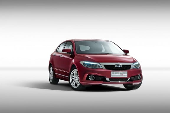 La 3 "Hatch" se distingue de la berline par un bouclier spécifique, un peu plus sportif. Le chrome est bien visible.
