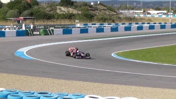 Les F1 équipées du V8 ou du V6 turbo comparées lors des essais libres à Jerez (crédits : Jon Z / YouTube)